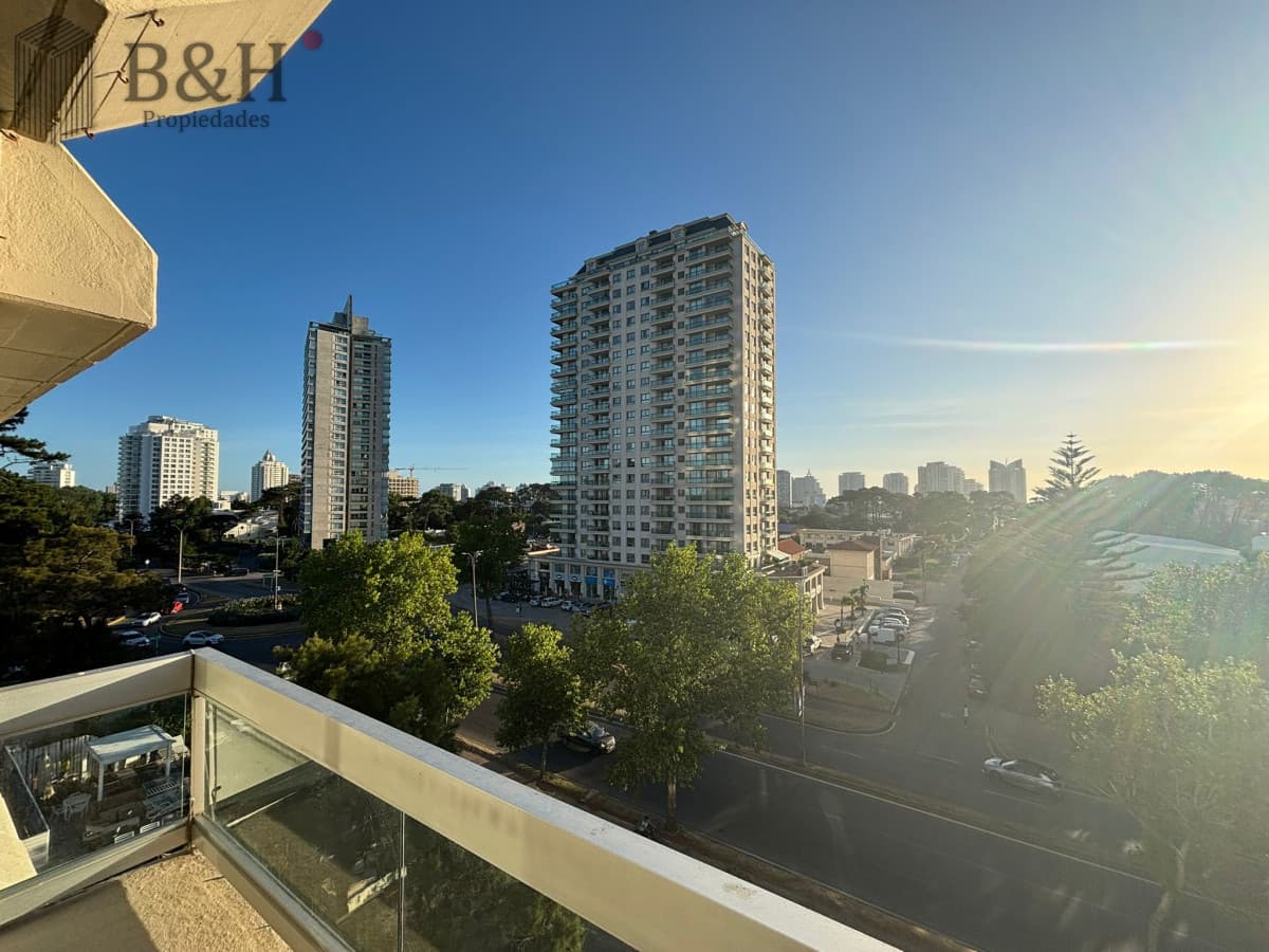 APARTAMENTO DE 3 DORMITORIOS - Roosevelt