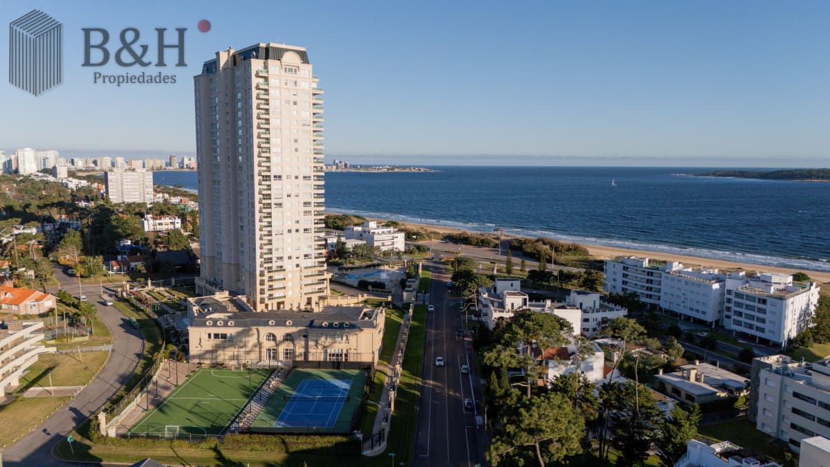 Apartamento de 3 dormitorios a la venta y en alquiler anual - Punta del Este