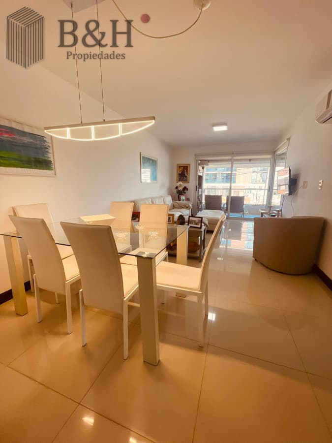 Apartamento de 2 dormitorios en suite