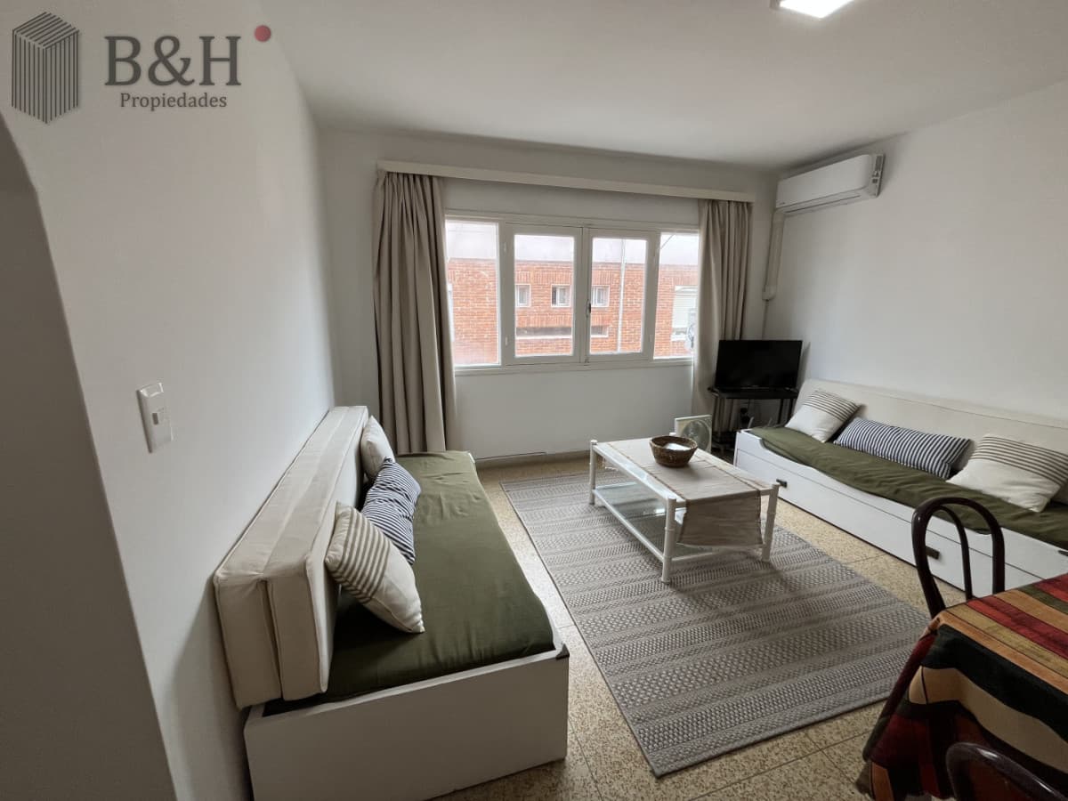 Apartamento en Alquiler Peninsula - 1 Dormitorio con Cochera