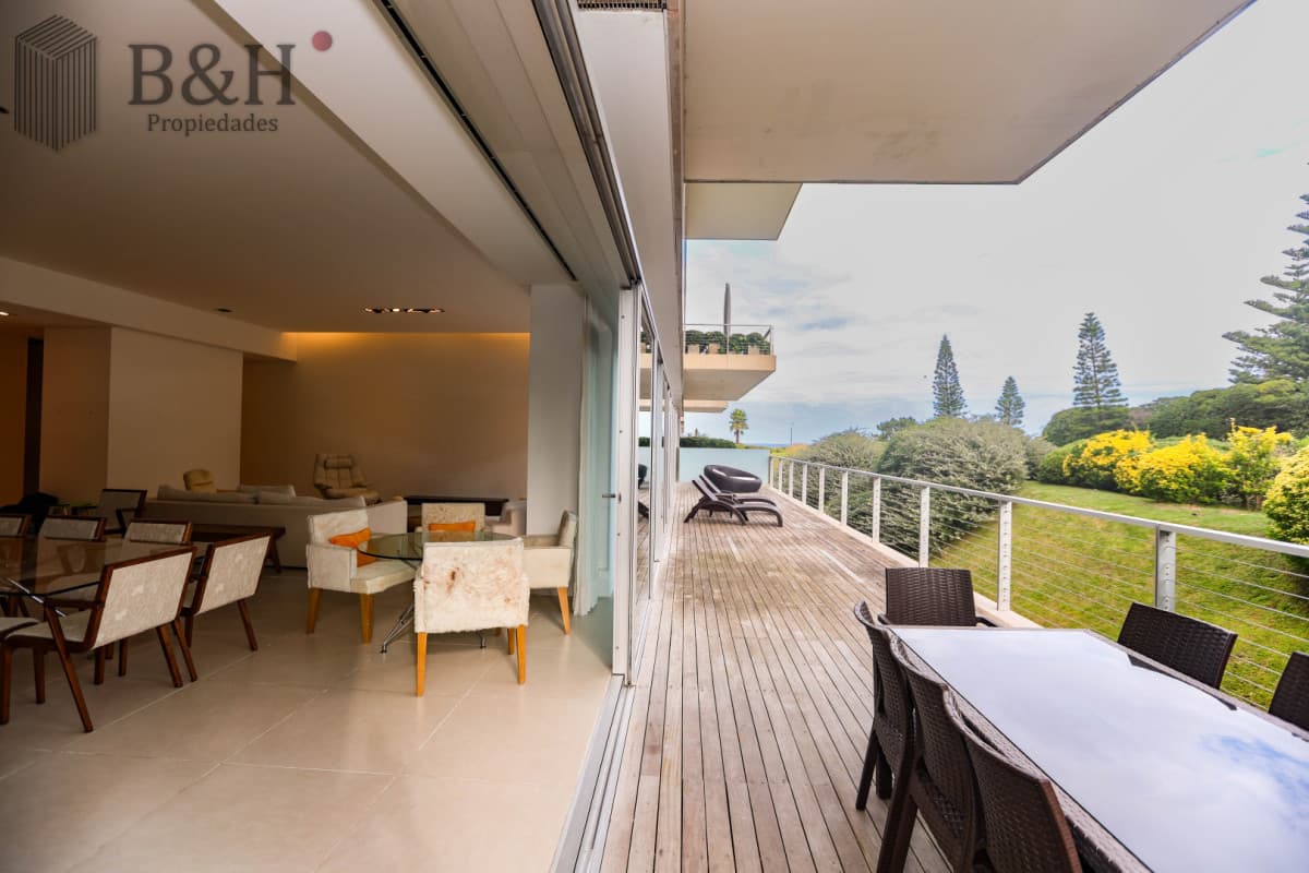 Apartamento exclusivo en venta en primera línea de la Brava