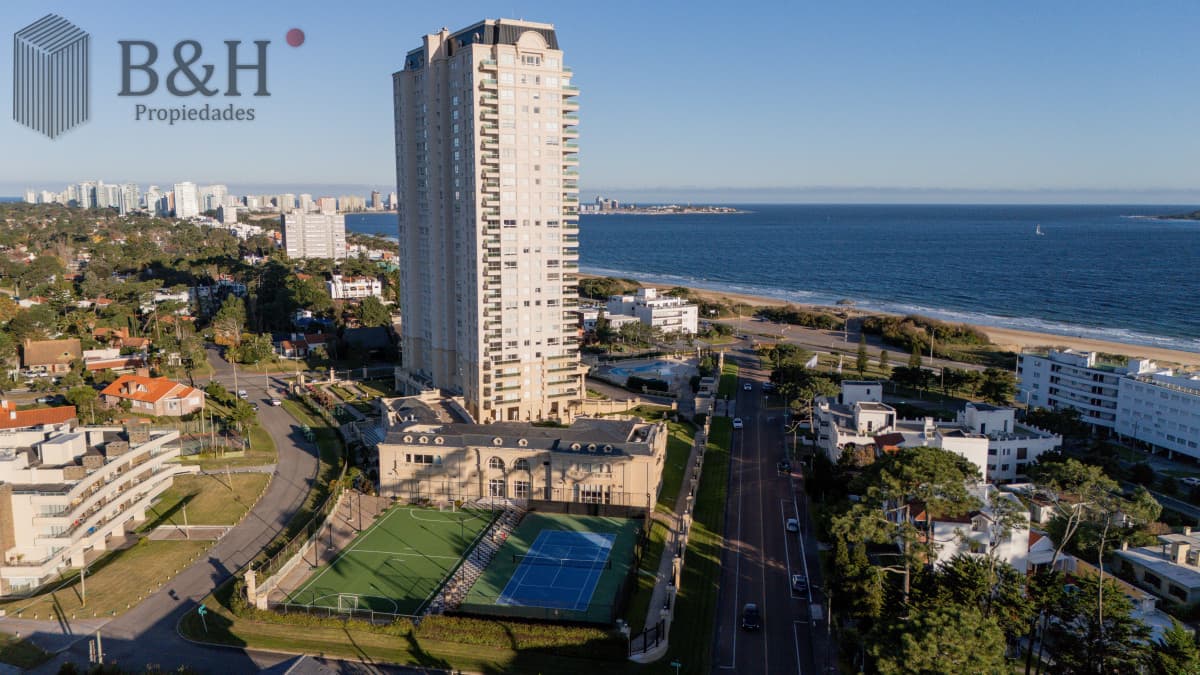 Apartamento de 3 dormitorios a la venta y en alquiler anual - Punta del Este