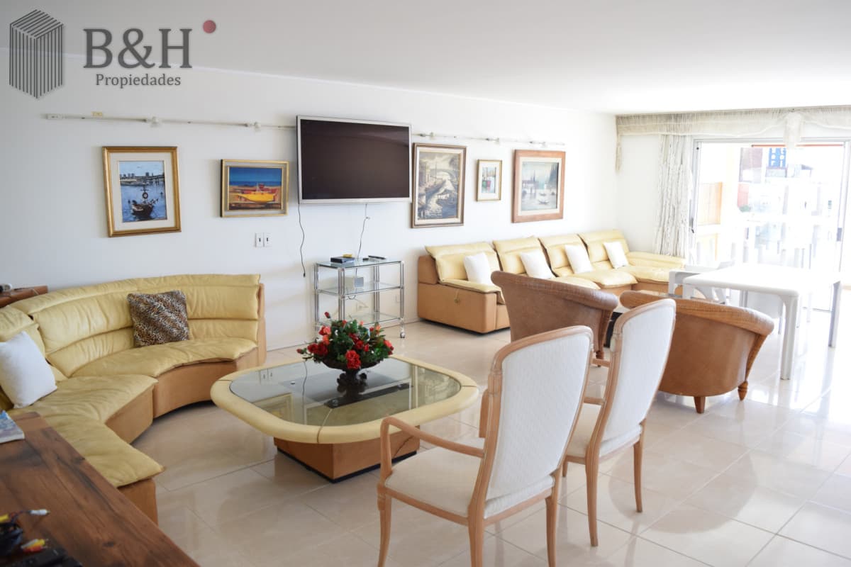 Apartamento en alquiler anual mansa 5 dormitorios en suite