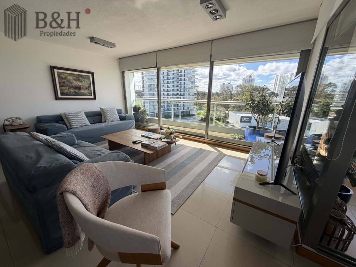 Apartamento 3 Dormitorios Avenida Roosevelt Punta del Este Cochera