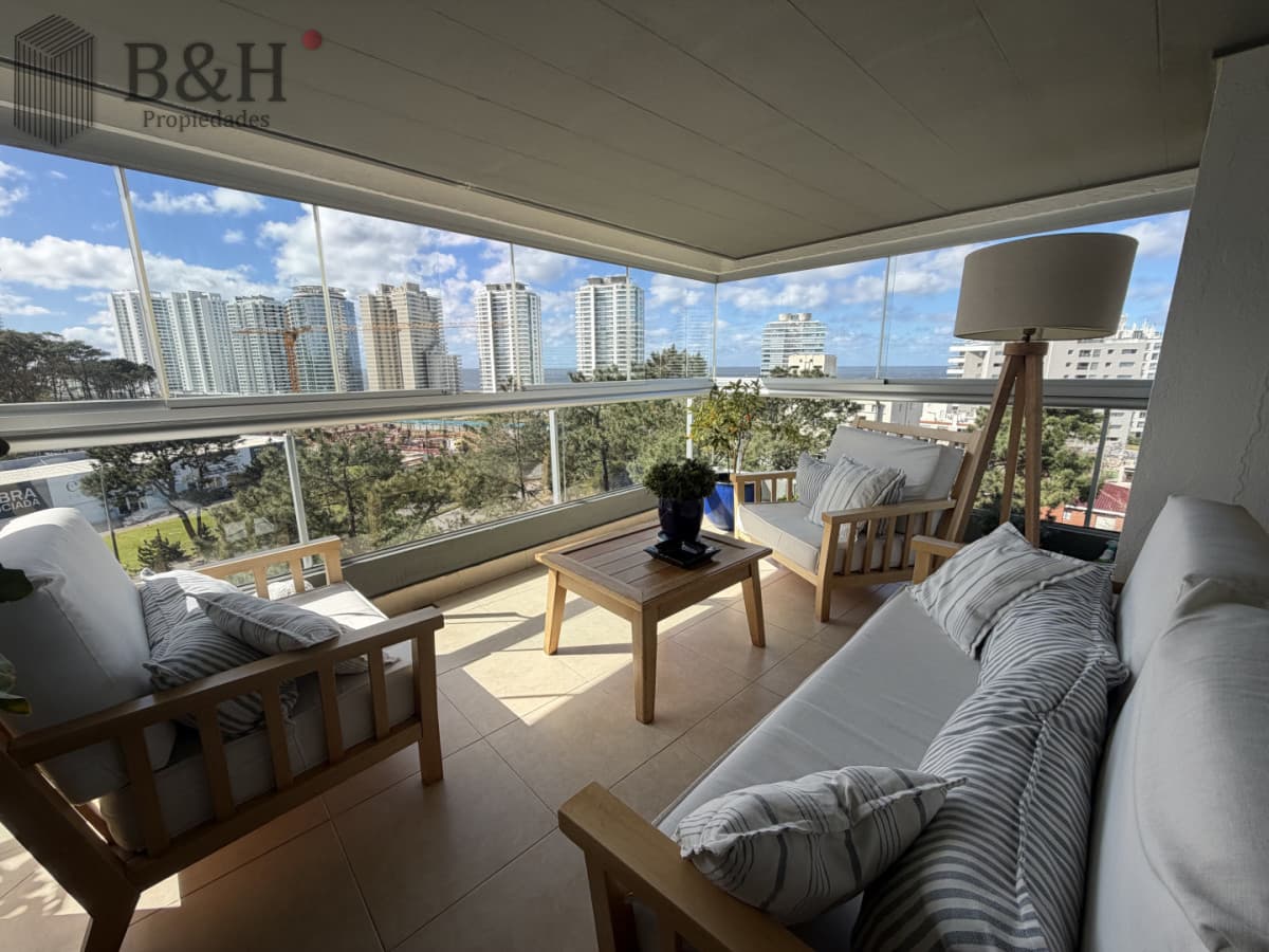 Apartamento 3 Dormitorios Avenida Roosevelt Punta del Este Cochera