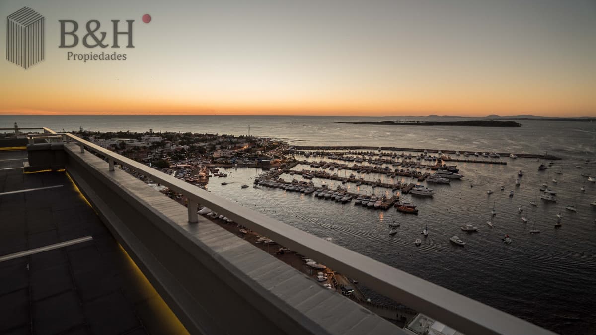Excelente Penthouse en venta punta del este