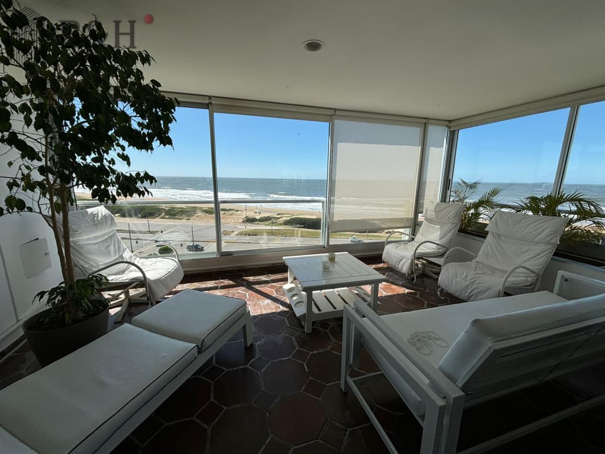 Apartamento de  4 dormitorios en venta - Punta del Este