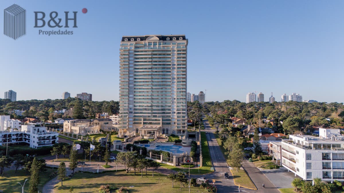 Apartamento de 3 dormitorios a la venta y en alquiler anual - Punta del Este