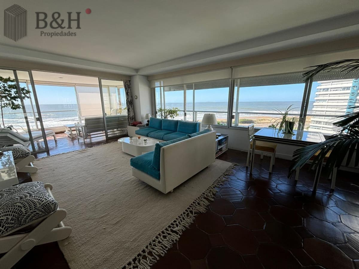 Apartamento de  4 dormitorios en venta - Punta del Este