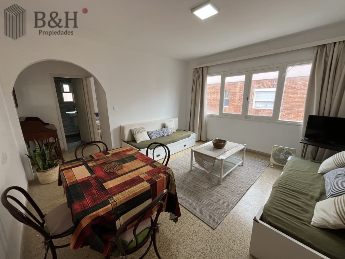 Apartamento en Alquiler Peninsula - 1 Dormitorio con Cochera