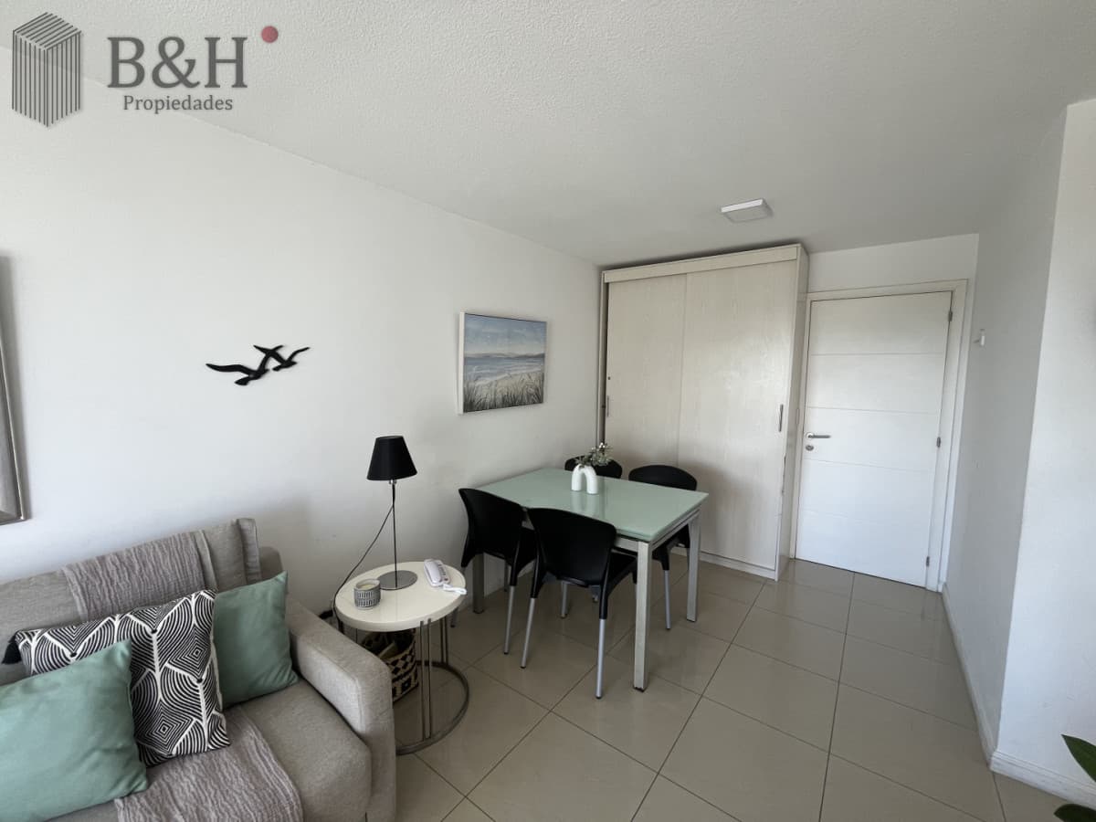 Alquiler invernal de apartamento de 1 dormitorio con cochera en zona Shopping