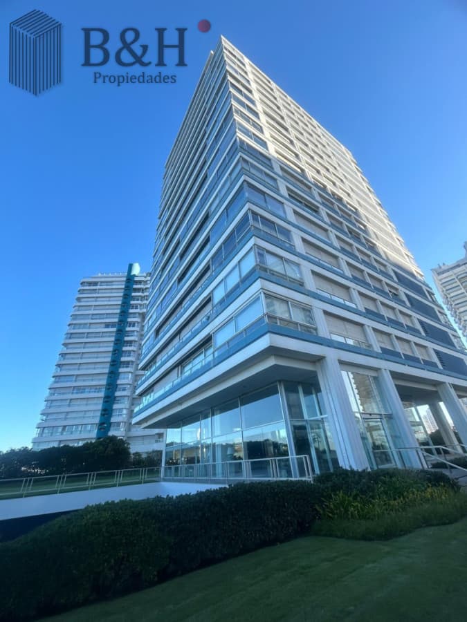 apartamento en venta 3 dormitorios más servicio en brava
