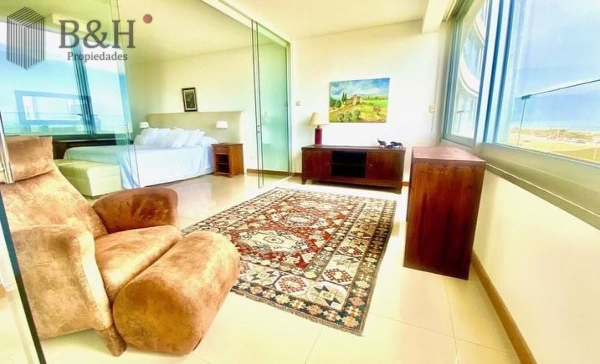 Apartamento 3 dormitorios en primera linea con vista al mar en ALQUILER ANUAL