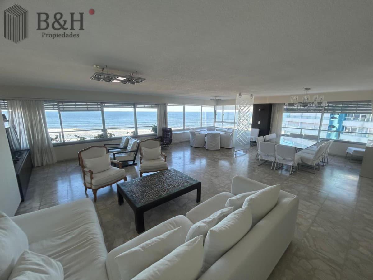 apartamento en venta 3 dormitorios más servicio en brava