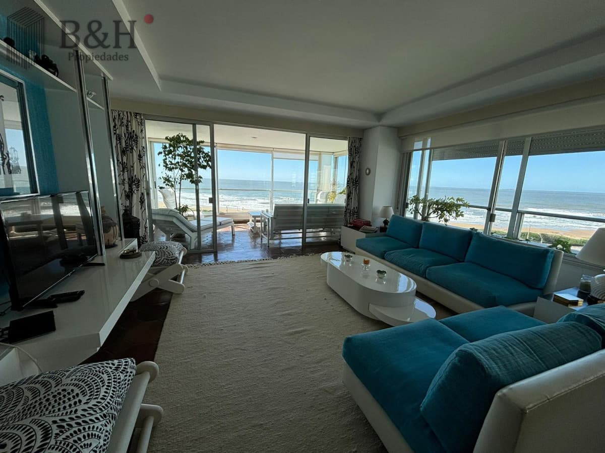 Apartamento de  4 dormitorios en venta - Punta del Este