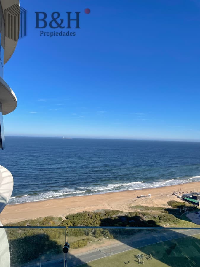 Apartamento de 2 dormitorios en alquiler, torre TRUMP Punta del Este