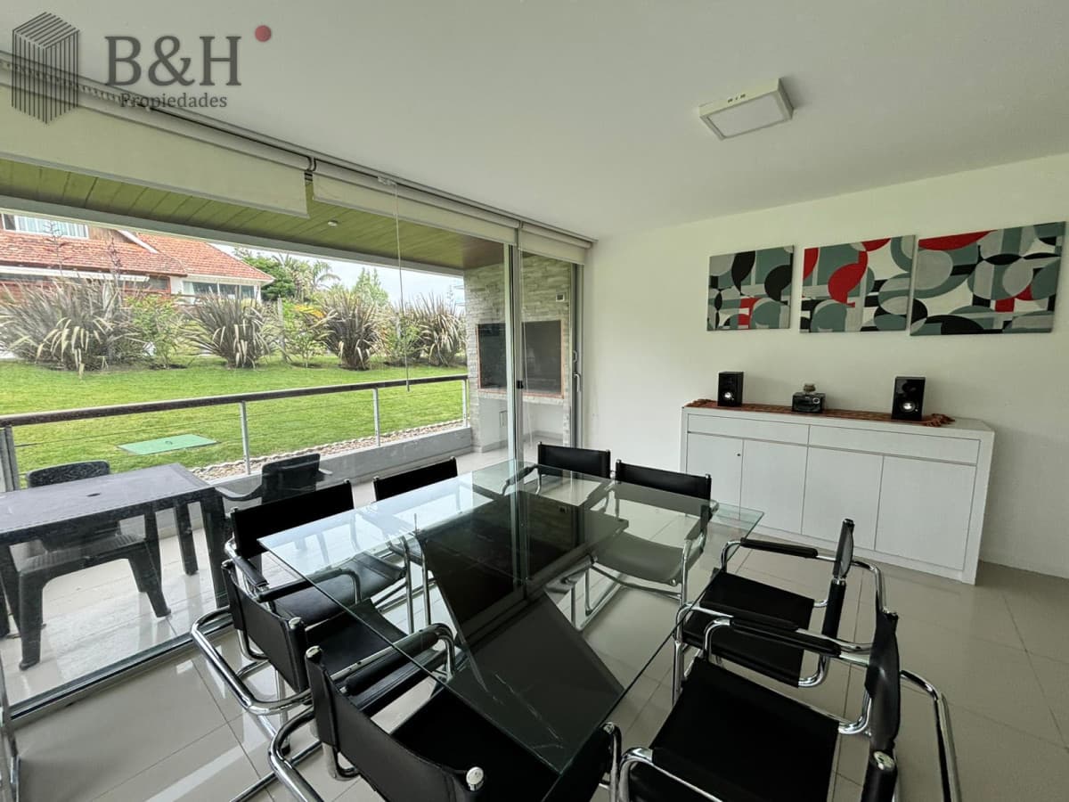 Apartamento de 3 dormitorios, primera linea Punta del Este