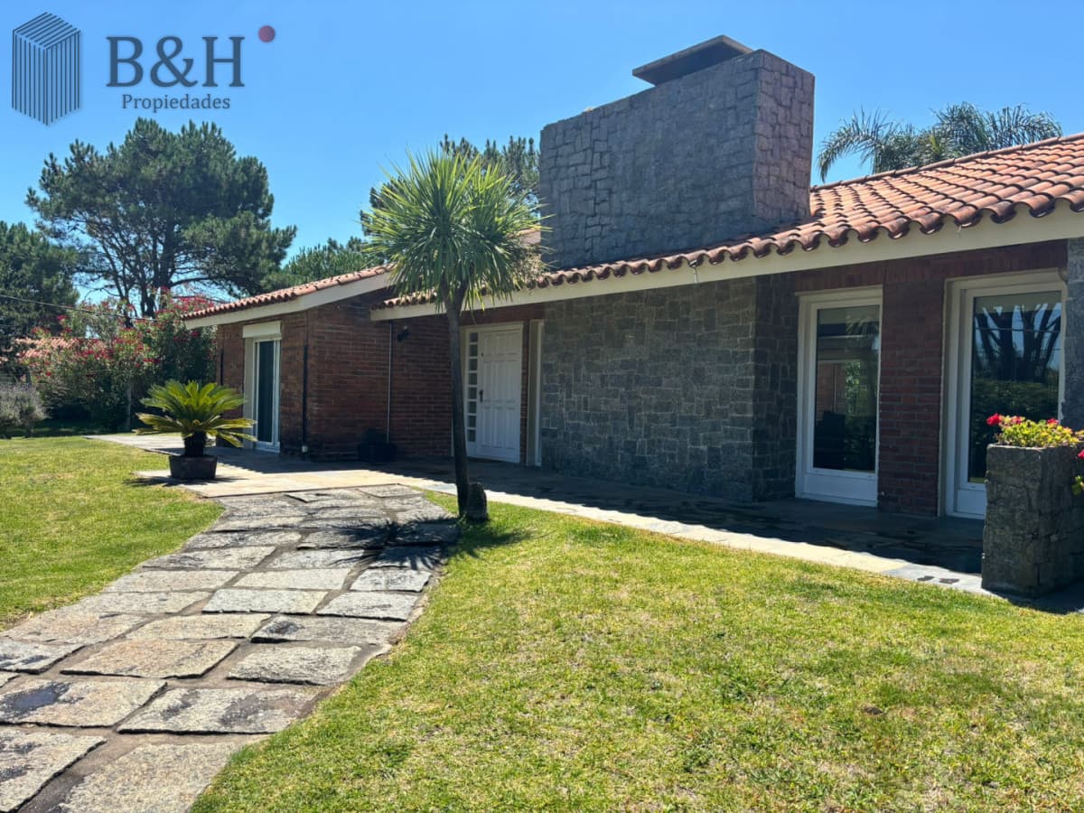 Casa de 4 dormitorios en alquiler invernal y Anual Punta del Este