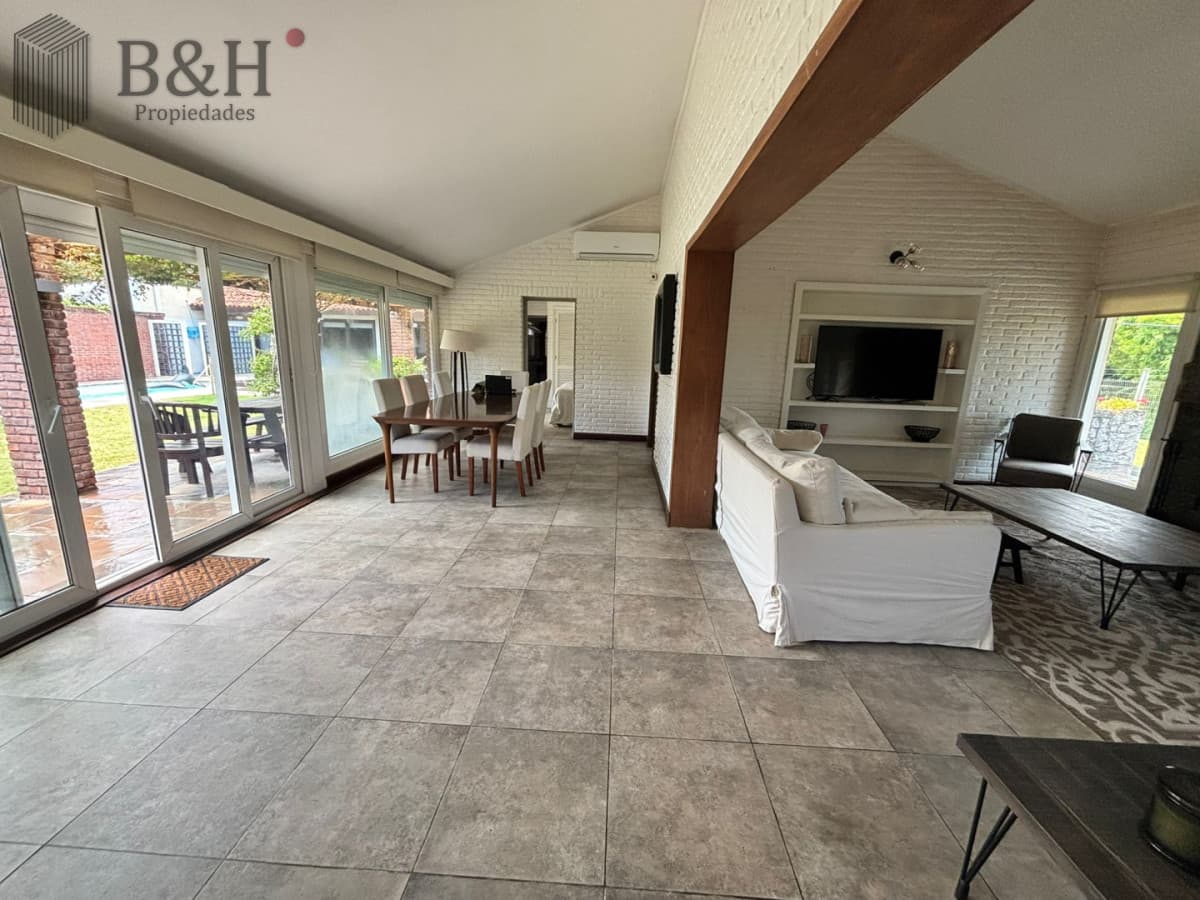 Casa de 4 dormitorios en alquiler invernal y Anual Punta del Este