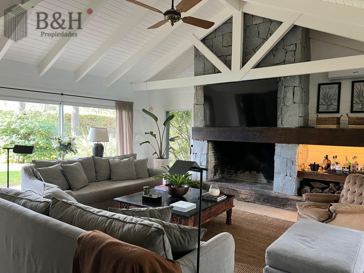 Hermosa casa de 4 dormitorios a la venta en barrio privado Pinar del Faro - José Ignacio