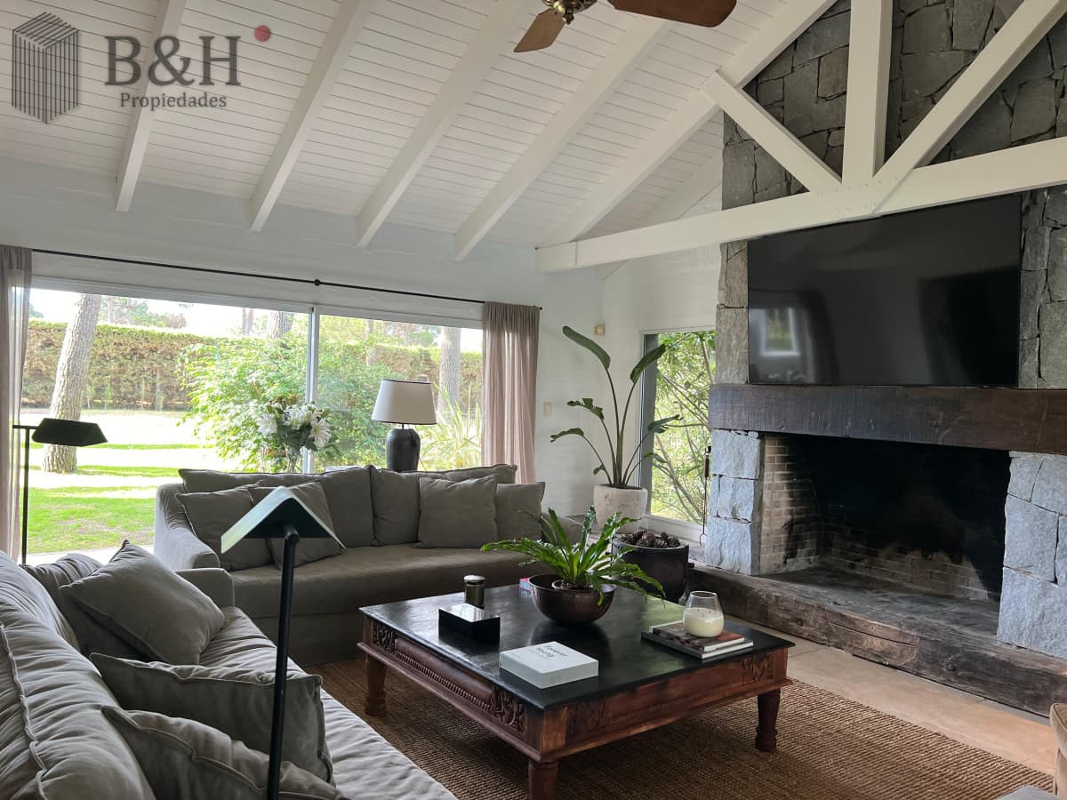 Hermosa casa de 4 dormitorios a la venta en barrio privado Pinar del Faro - José Ignacio