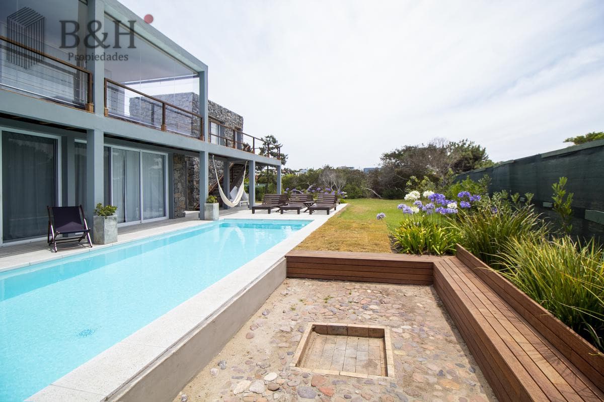 Excelente Casa en Jose Ignacio en Alquiler Temporal en Barrio Privado