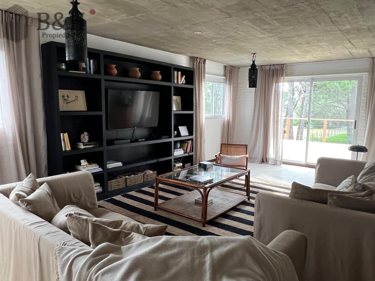 Hermosa casa de 4 dormitorios a la venta en barrio privado Pinar del Faro - José Ignacio