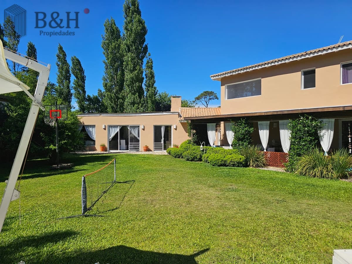 VENTA EXCELENTE CASA EN LA ARBOLADA BARRIO PRIVADO PUNTA DEL ESTE