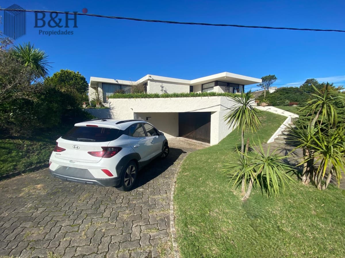 Casa de 3 dormitorios en Alquiler Anual