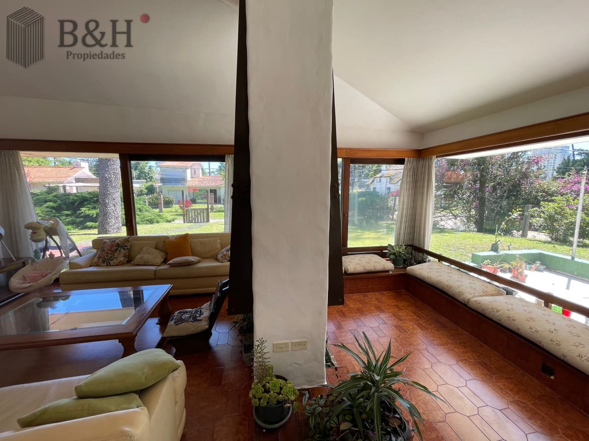 ALQUILER CASA DE 4 DORMITORIOS PUNTA DEL ESTE CON PISCINA CLIMATIZADA