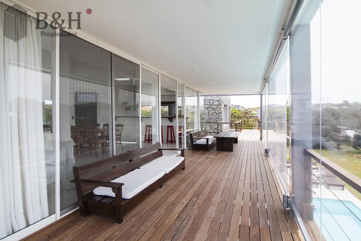 Excelente Casa en Jose Ignacio en Alquiler Temporal en Barrio Privado