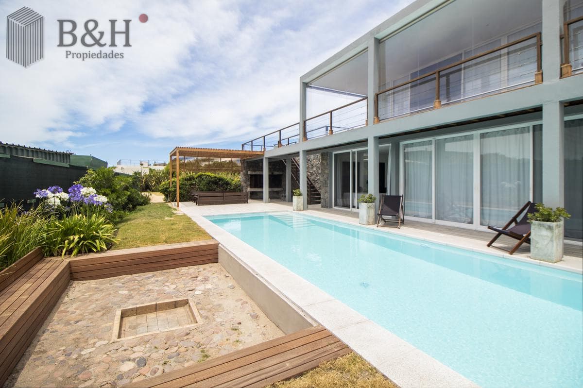 Excelente Casa en Jose Ignacio en Alquiler Temporal en Barrio Privado