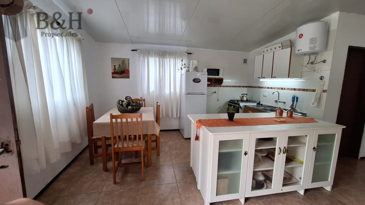 CASA DE 2 DORMITORIOS A 3 CUADRAS DE LA PLAYA