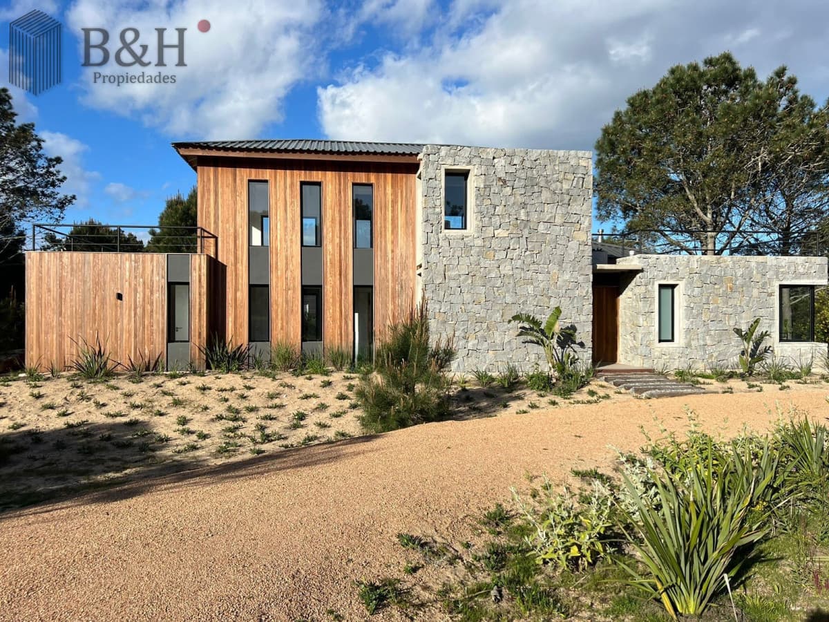 Casa en venta de 4 dormitorios, en José Ignacio, Barrio Laguna Escondida