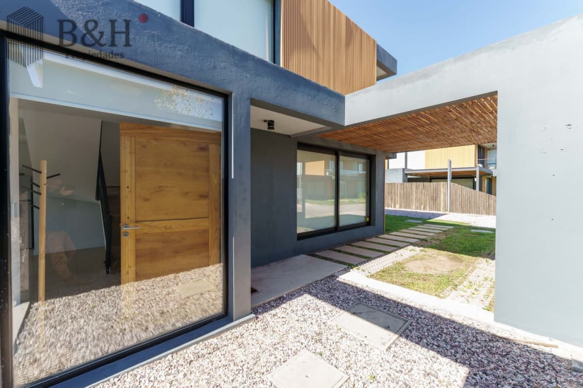 Hermosa casa en venta barrio privado en las grutas 3 dormitorios