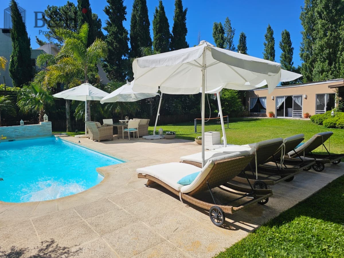 VENTA EXCELENTE CASA EN LA ARBOLADA BARRIO PRIVADO PUNTA DEL ESTE
