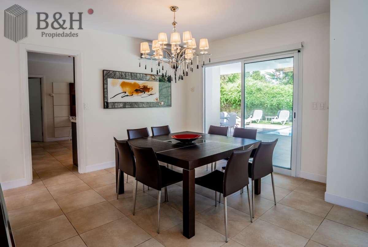 Venta y Alquiler Casa 4 Dormitorios Con Piscina en Barrio Privado, Punta del Este