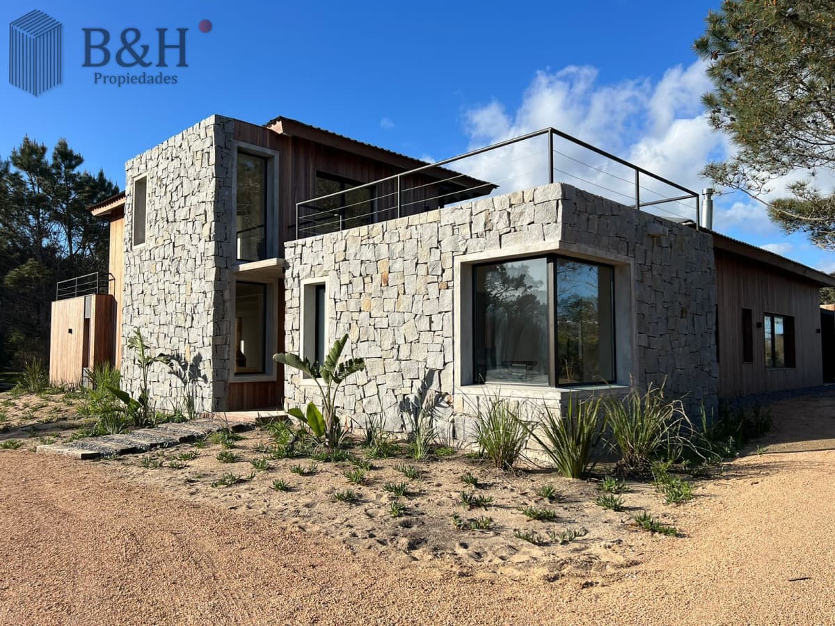 Casa en venta de 4 dormitorios, en José Ignacio, Barrio Laguna Escondida