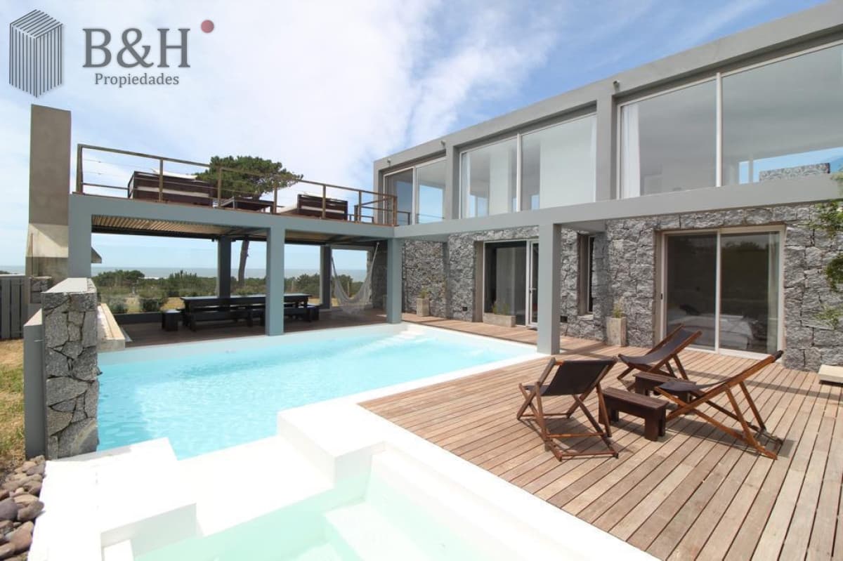 CASA EN JOSE IGNACIO BARRIO PRIVADO