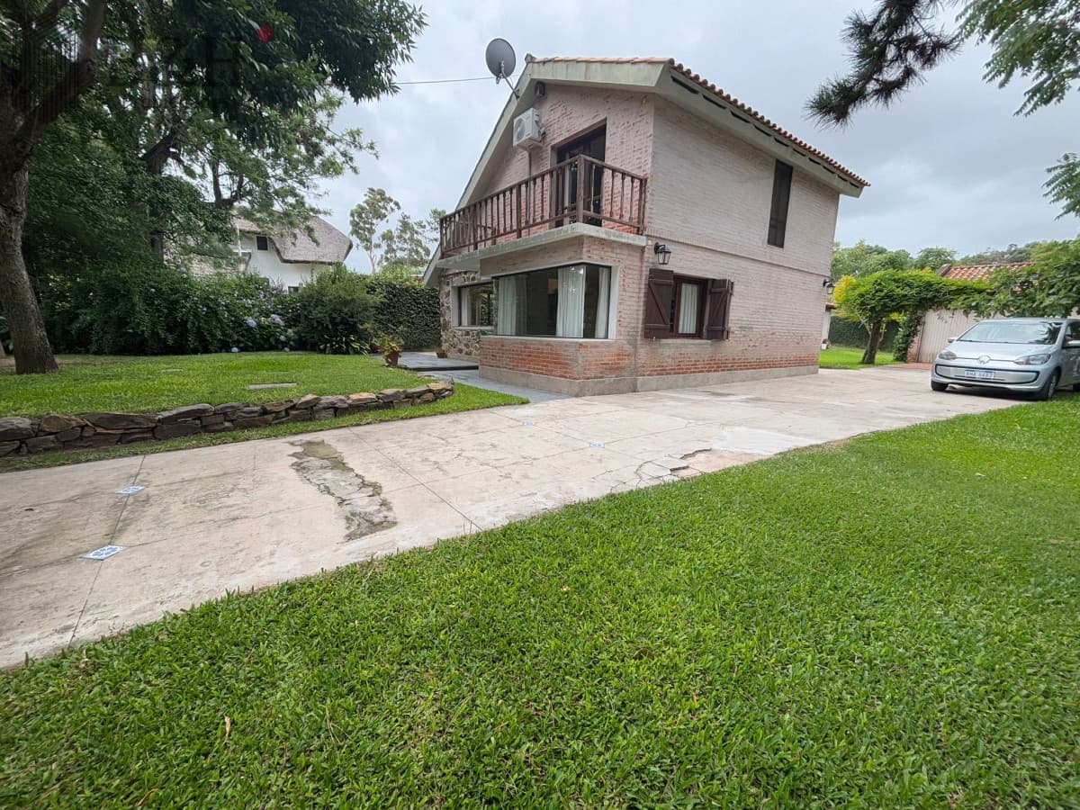 Casa de 2 dormitorios y medio en alquiler temporal, Pinares Parada 32 Mansa