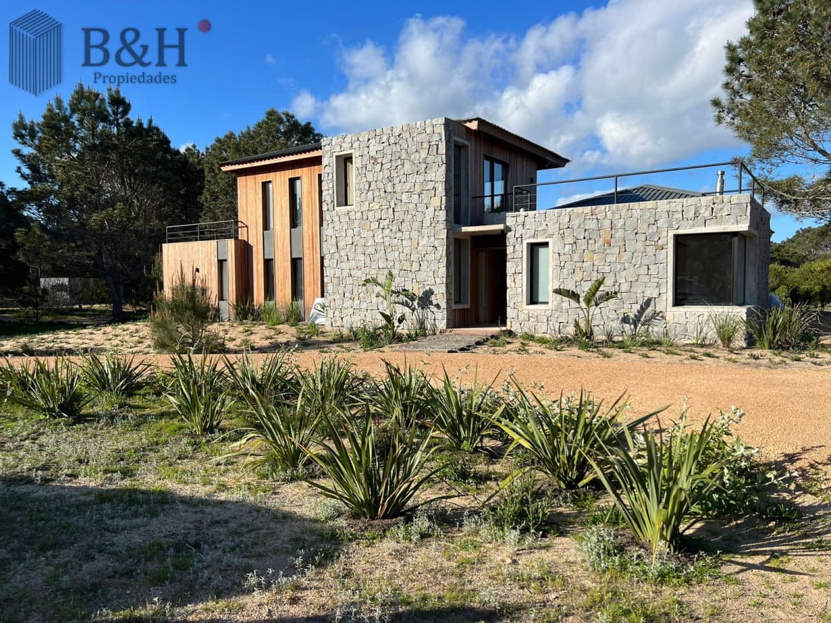 Casa en venta de 4 dormitorios, en José Ignacio, Barrio Laguna Escondida