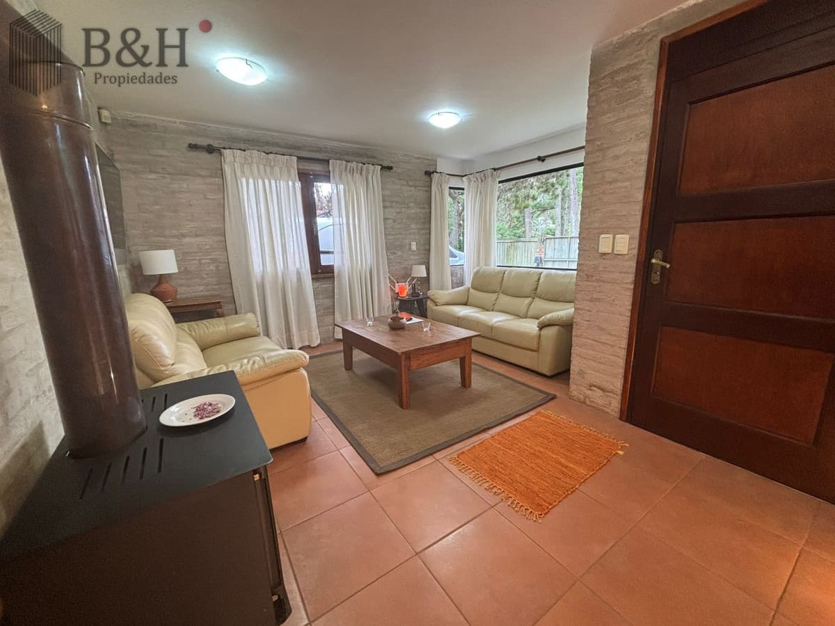 Casa de 2 dormitorios y medio en alquiler temporal, Pinares Parada 32 Mansa