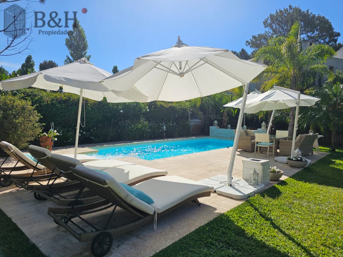 VENTA EXCELENTE CASA EN LA ARBOLADA BARRIO PRIVADO PUNTA DEL ESTE