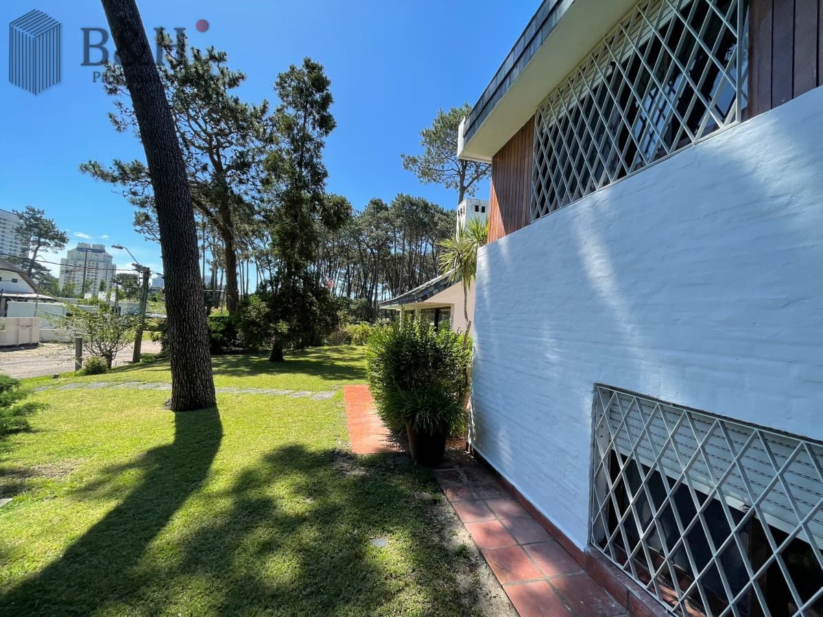 ALQUILER CASA DE 4 DORMITORIOS PUNTA DEL ESTE CON PISCINA CLIMATIZADA