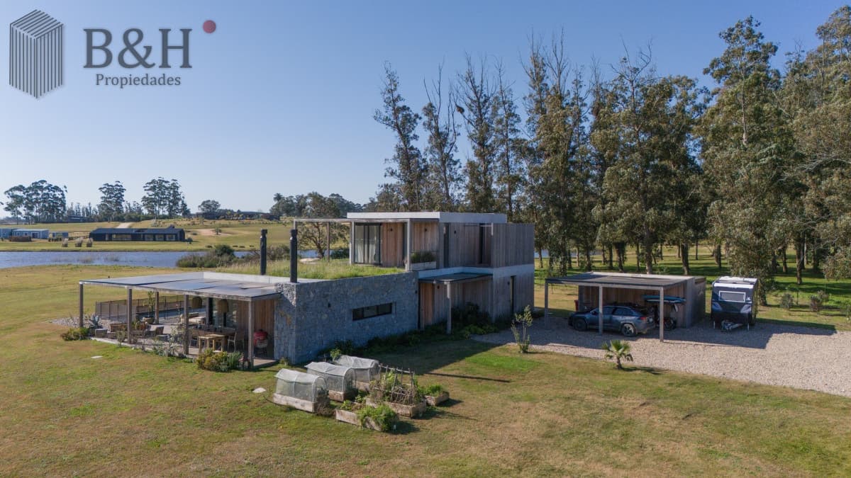 Hermosa casa en el Quijote- 3 dormitorios + dependencia de servicio con baño. DISPONIBLE EN ALQUILER ANUAL A PARTIR DE MARZO 2025