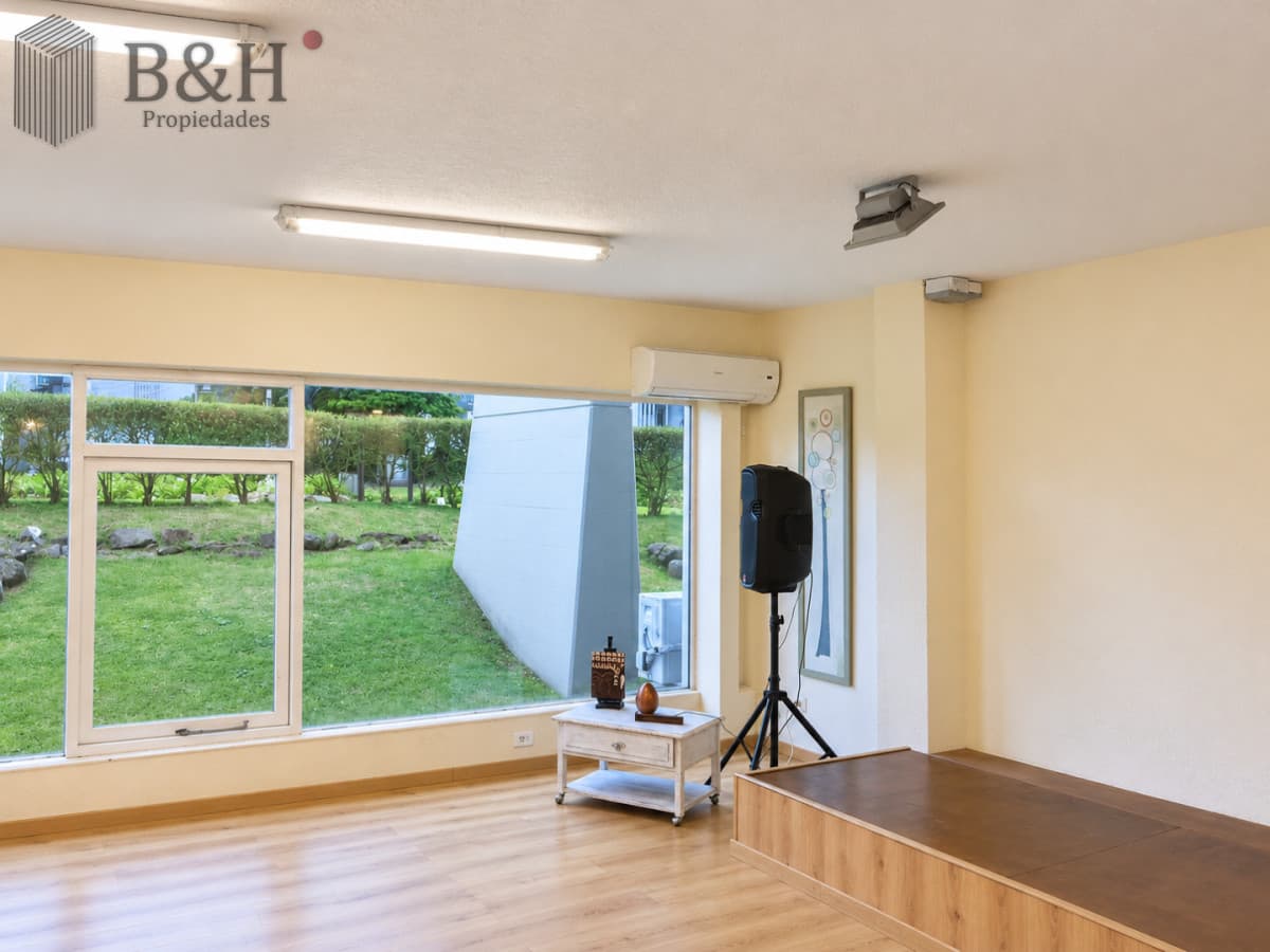 Local Comercial de 221 m² en Venta en Av. Roosevelt, Parada 12 - Punta del Este