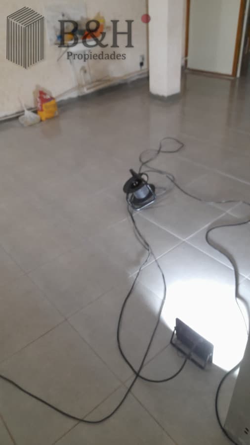 OPORTUNIDAD venta Dos locales subsuelo en plena Península !!!