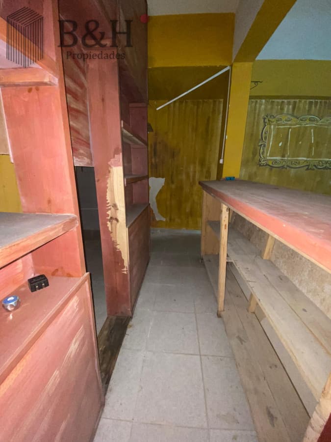 OPORTUNIDAD venta Dos locales subsuelo en plena Península !!!
