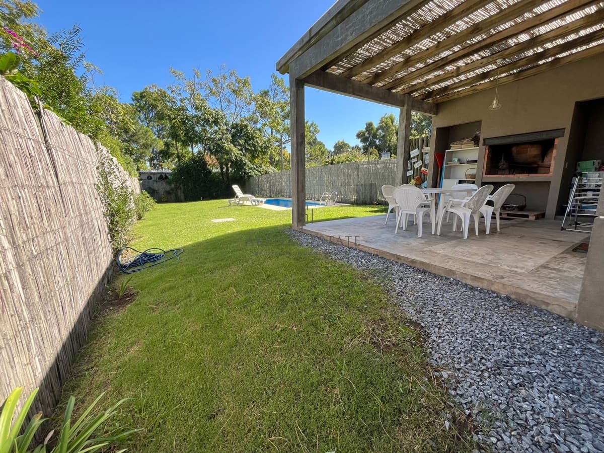 Casa en Pinares !! ALQUILER ANUAL Y VENTA CON PISCINA, ESTUFA A LEÑA Y LOSA RADIANTE