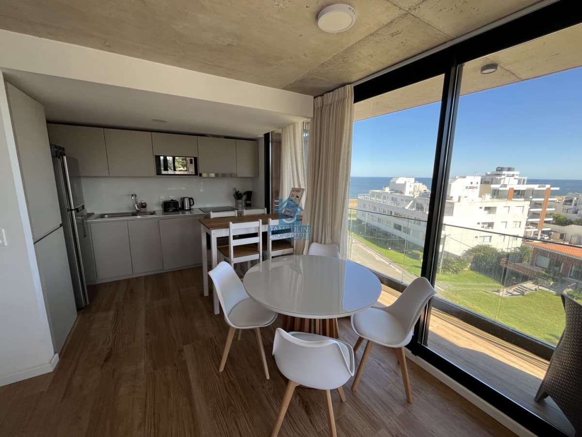 Apartamento de 2 dormitorios con vista al Mar en alquiler